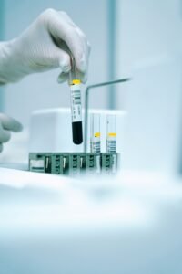 Laboratory blood sample testing for personalized metabolic health assessment